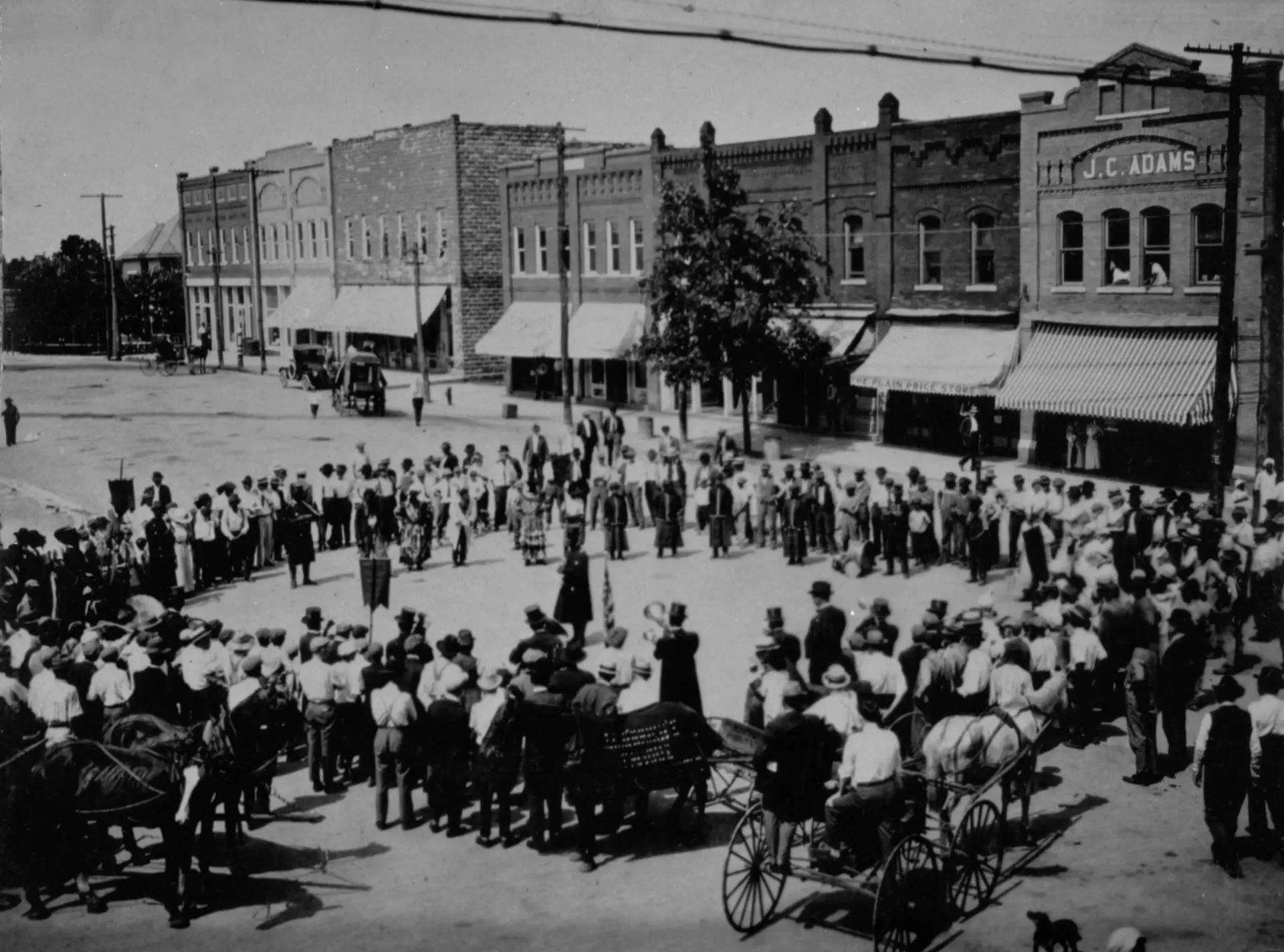 Historic downtown square in Lewisburg, Marshall County